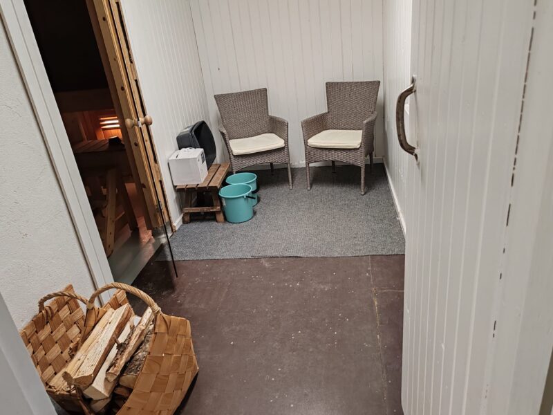 Myllytyryn saunan pukuhuone