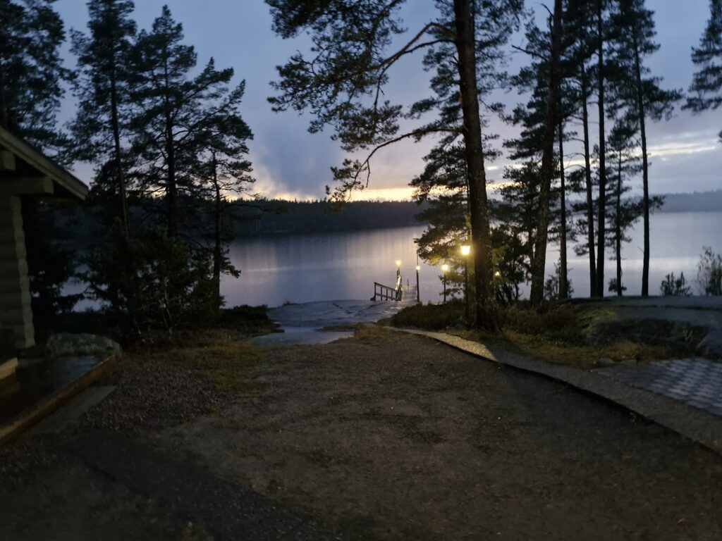 Kirakan Kirbackan saunalla järvimaisema