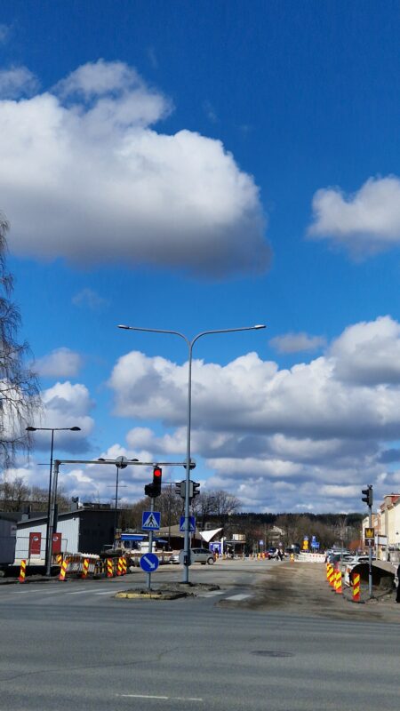 Kuva Horninkadusta saneerauksen aikana. Kuva otettu 31.3.2026.