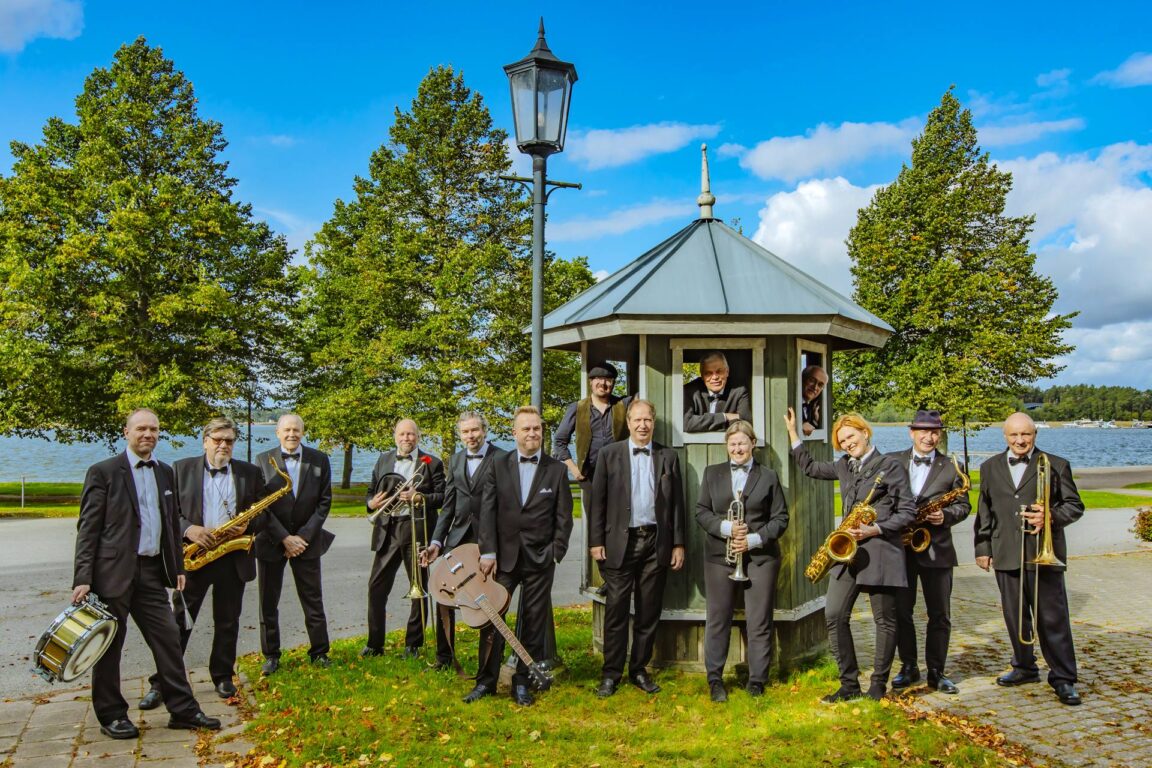 Salon Iltatori - Sunny Side Swing Band