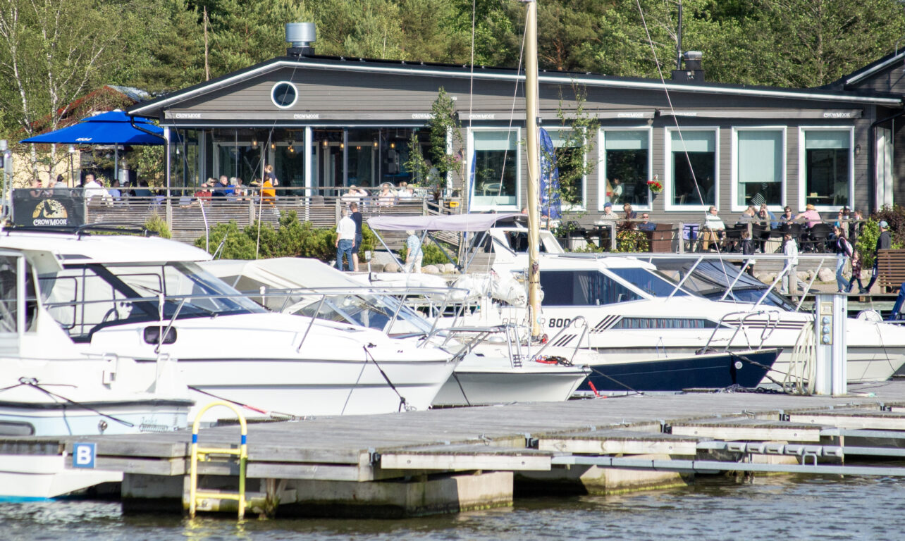 Sataman juhannus Mathildan Marinassa