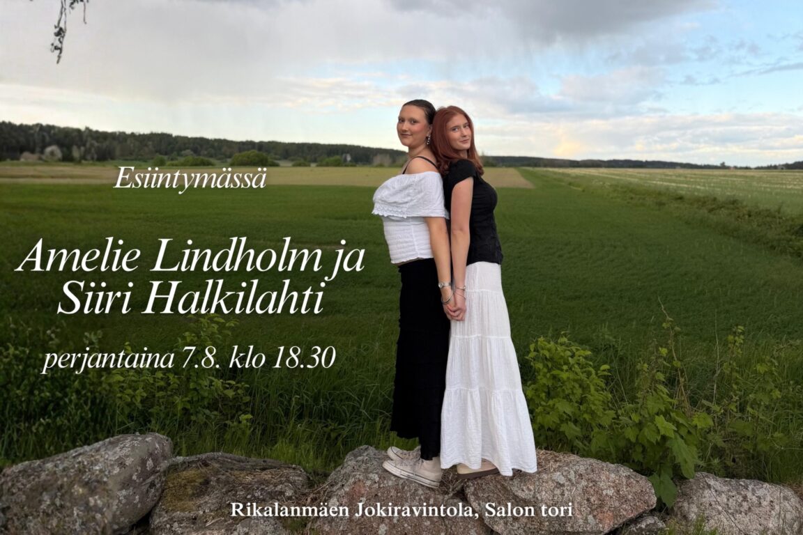 Terassilla Amelie Lindholm ja Siiri Halkilahti