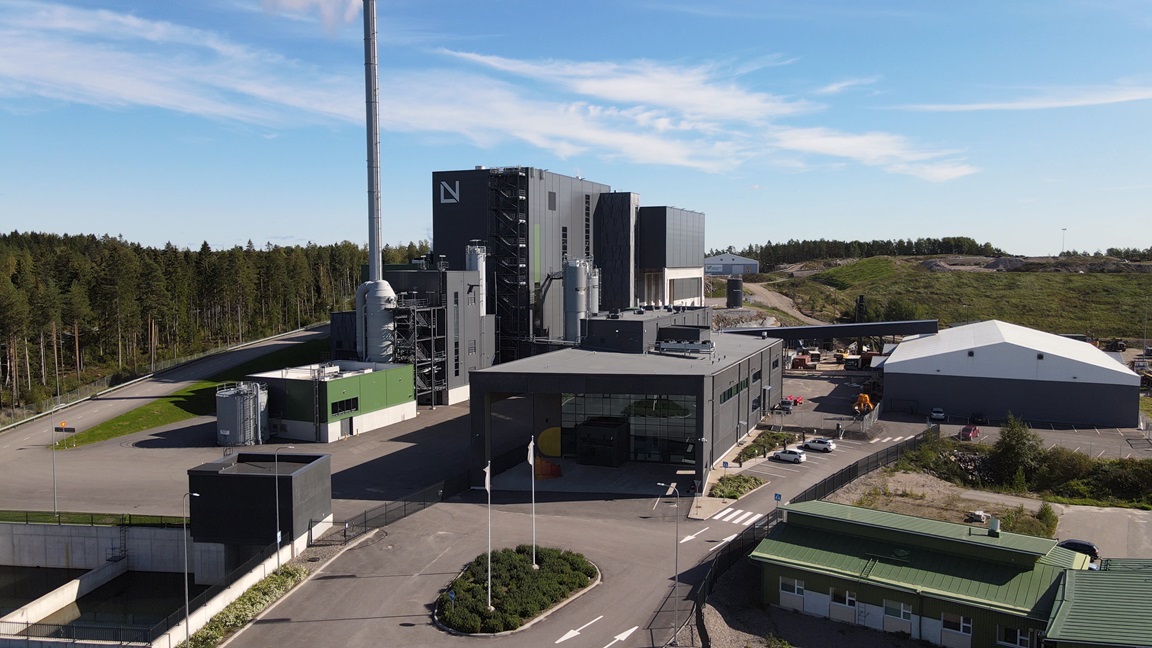 Opastettuja kierroksia Lounavoiman ekovoimalaitoksessa ja vierailukeskus Hehkussa